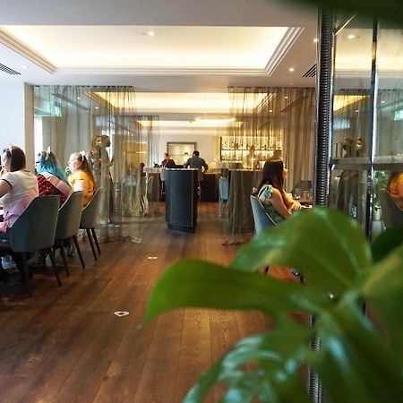 The Roseate Reading Hotel Bagian luar foto The interior of the lounge