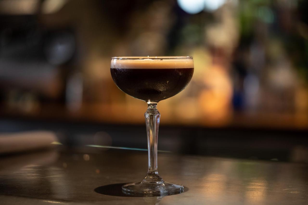 The Roseate Reading Hotel Bagian luar foto A glass of espresso martini