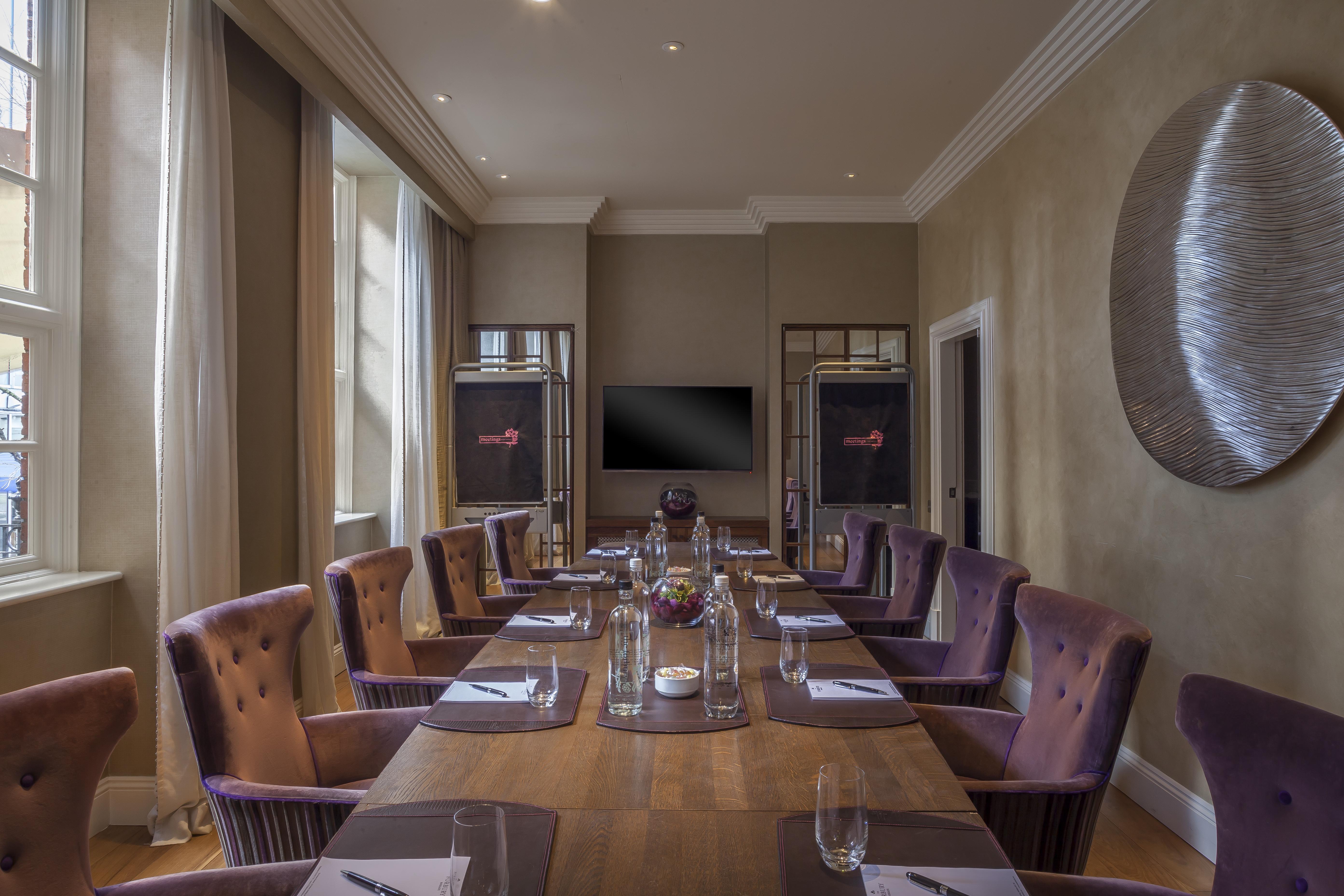 The Roseate Reading Hotel Bagian luar foto The Boardroom at The Ivy Collection