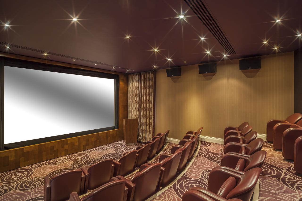 The Roseate Reading Hotel Bagian luar foto The cinema at The Dorchester