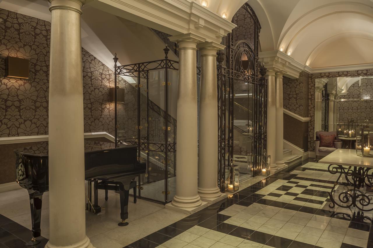 The Roseate Reading Hotel Bagian luar foto The interior of the hotel