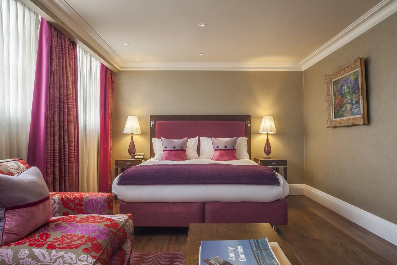 The Roseate Reading Hotel Bagian luar foto A bedroom at the hotel