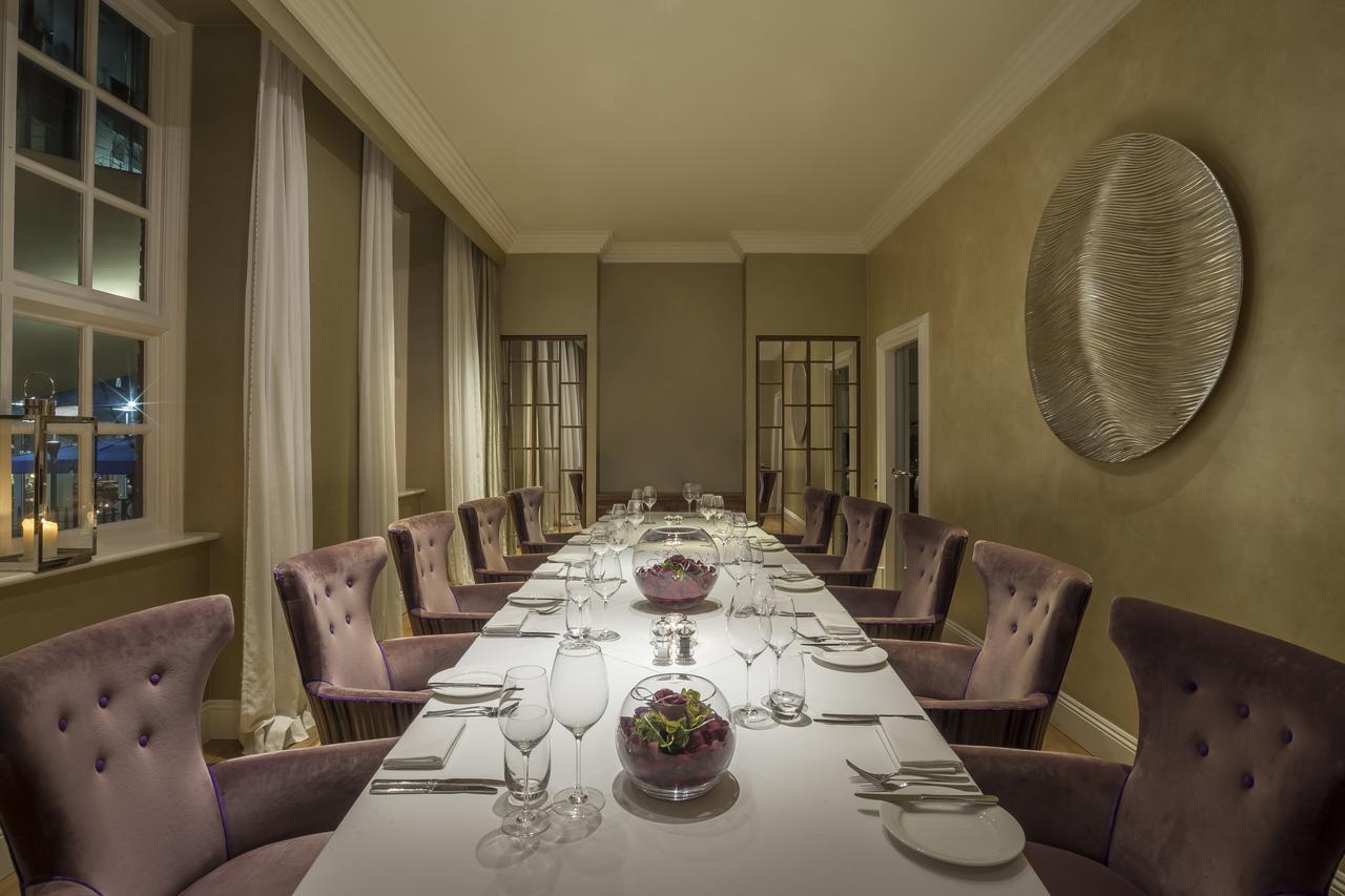 The Roseate Reading Hotel Bagian luar foto The Long Room