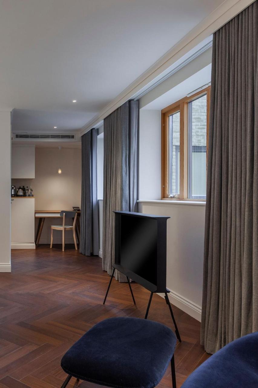 The Roseate Reading Hotel Bagian luar foto A room at the hotel