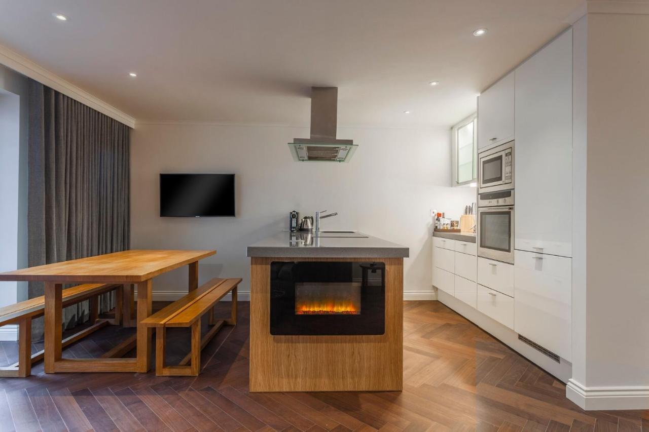 The Roseate Reading Hotel Bagian luar foto A modern kitchen with a fireplace