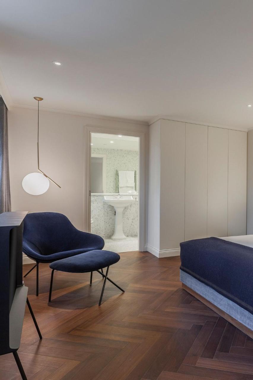 The Roseate Reading Hotel Bagian luar foto A bedroom at the hotel