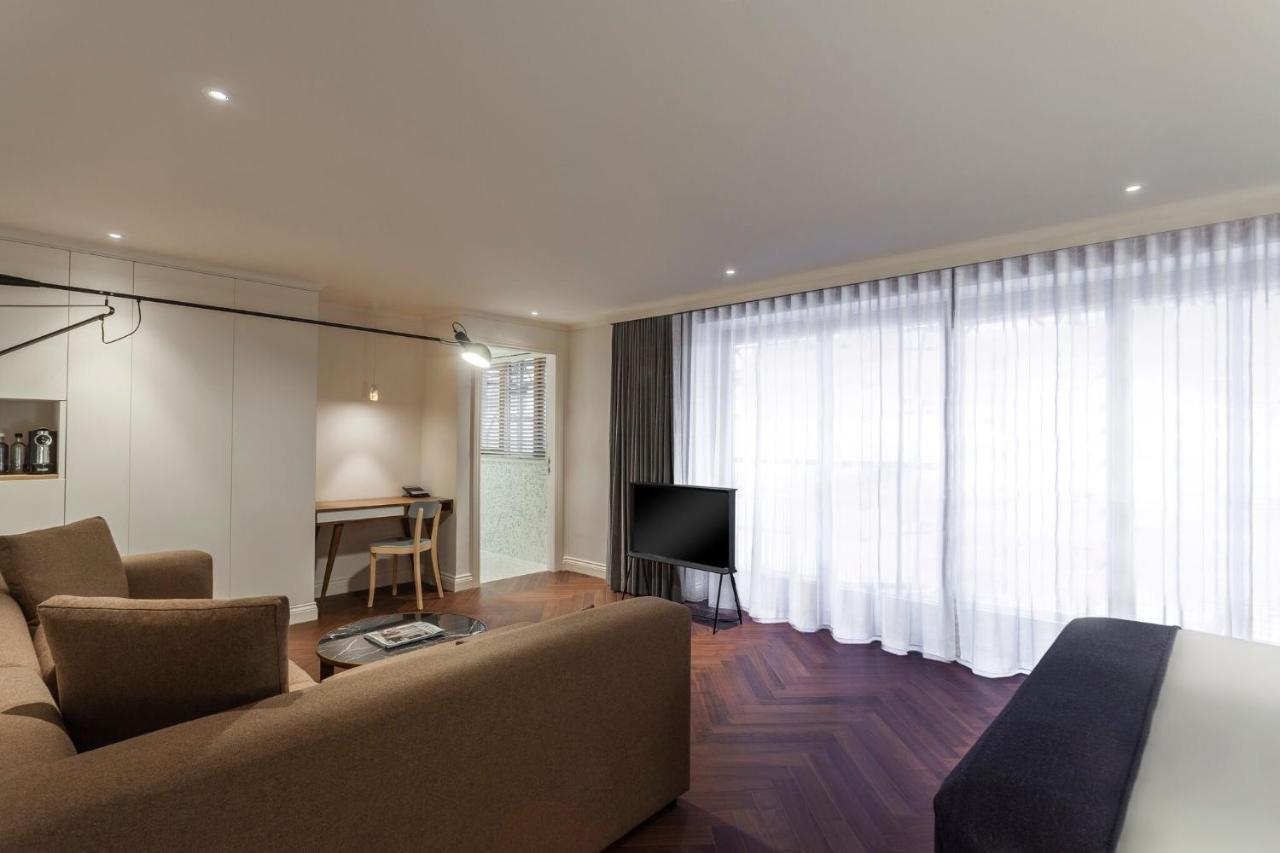 The Roseate Reading Hotel Bagian luar foto A typical apartment