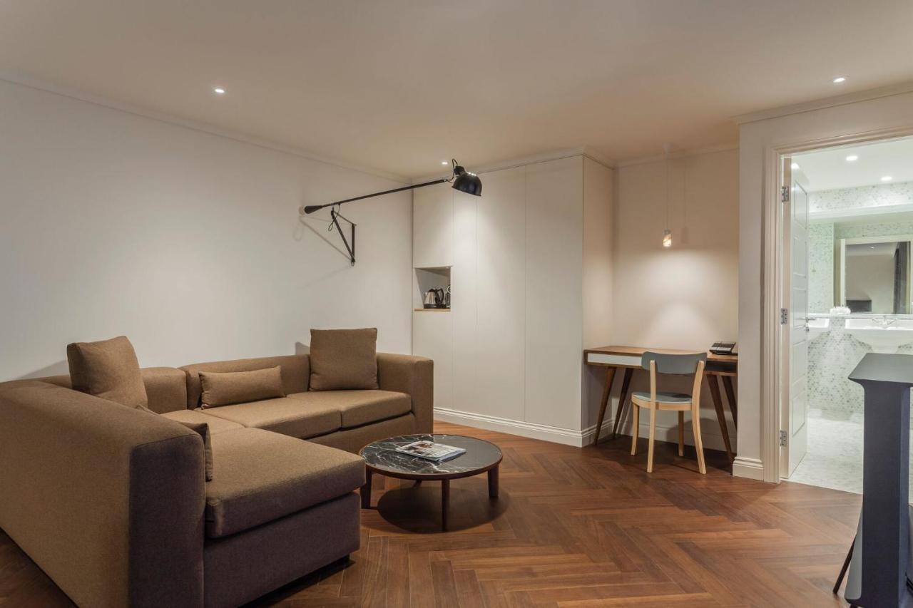 The Roseate Reading Hotel Bagian luar foto A typical apartment at the hotel