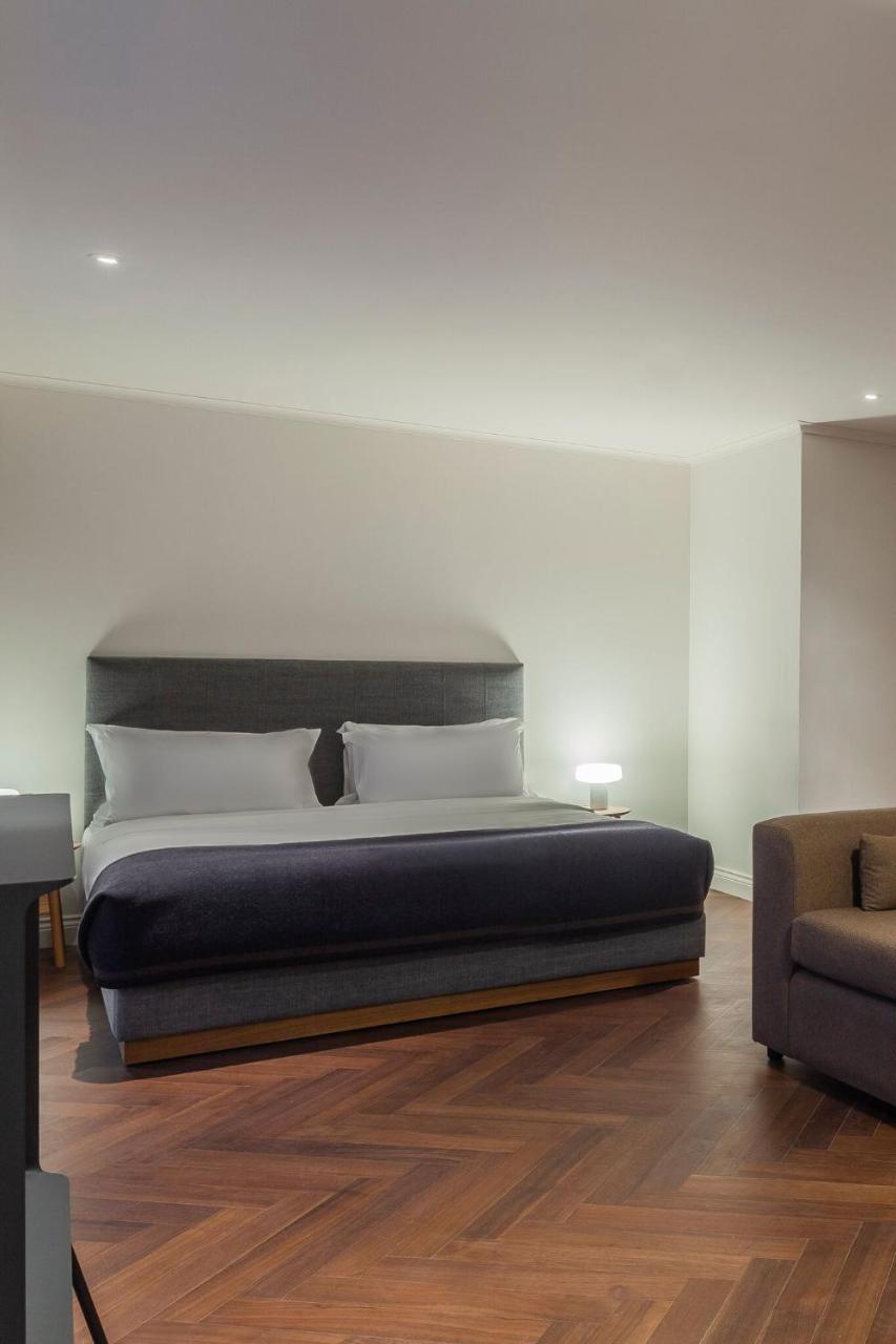 The Roseate Reading Hotel Bagian luar foto A bedroom at the hotel